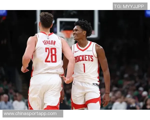 阿门坦言狄龙比赛中使用小动作已习以为常与其沟通无碍相互理解成默契