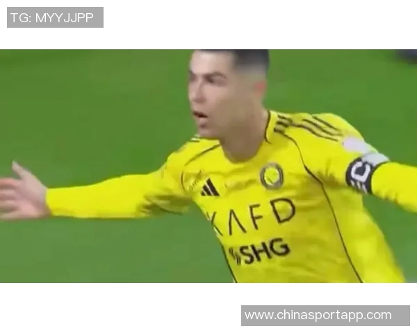 C罗禁区内精彩瞬间连连失误脚后跟射门因越位被判无效 C罗禁区内精彩瞬间连连失误脚后跟射门因越位被判无效